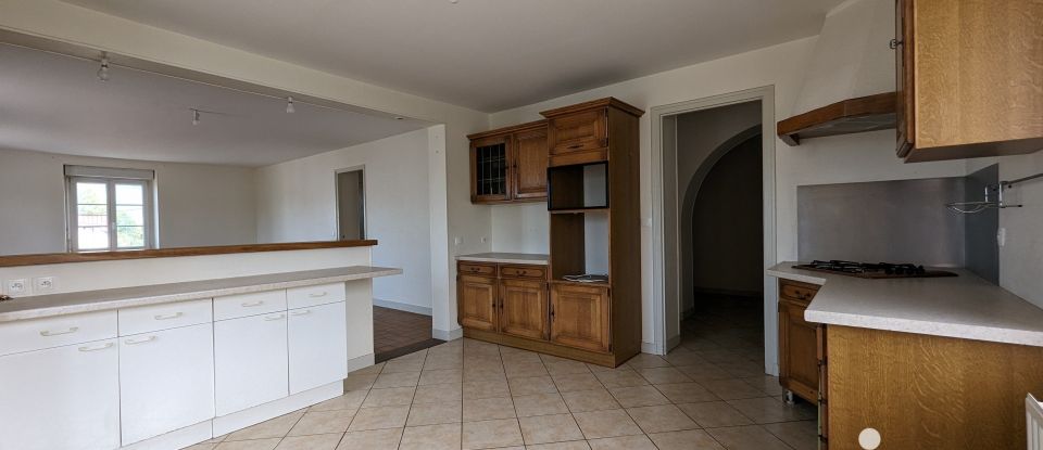 Maison 4 pièces de 130 m² à Blesmes (02400)