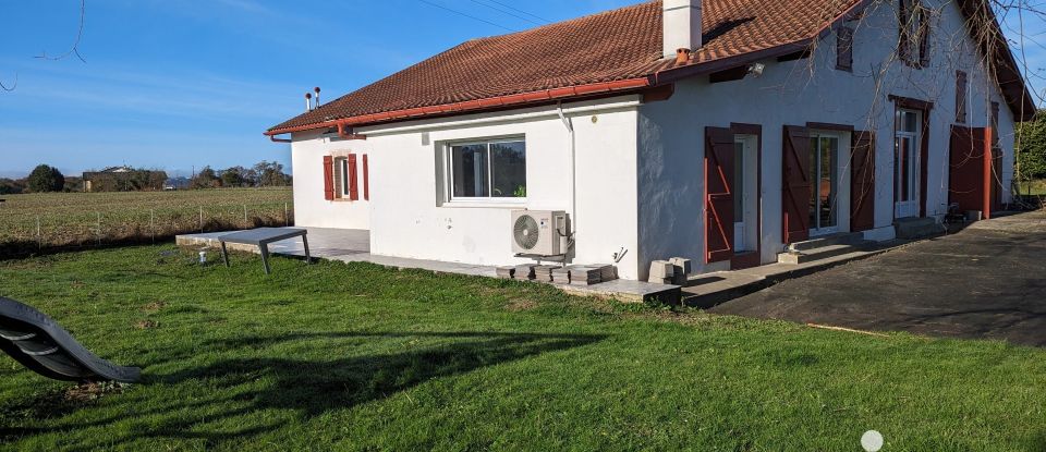 Village house 6 rooms of 211 m² in Hastingues (40300)