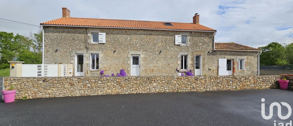 Longere 7 rooms of 183 m² in Beaufou (85170)