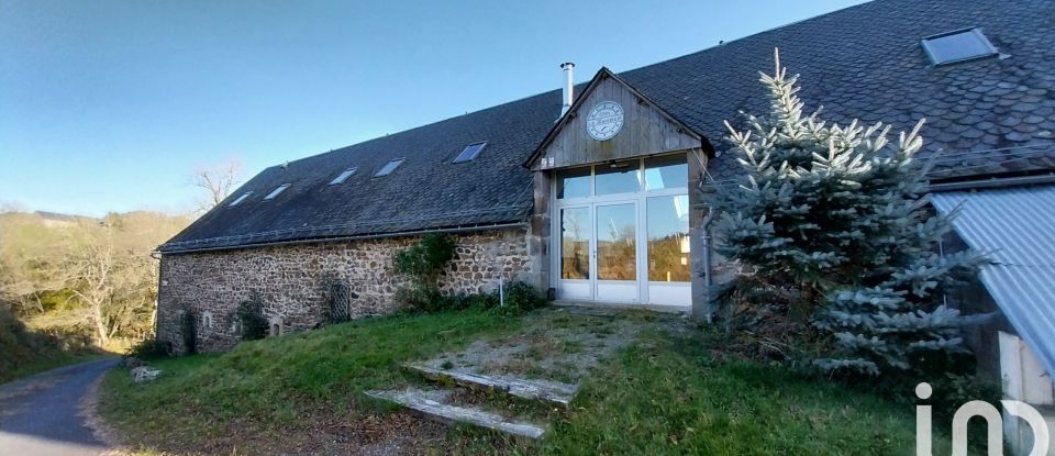 Gîte 18 pièces de 613 m² à La Tour-d'Auvergne (63680)