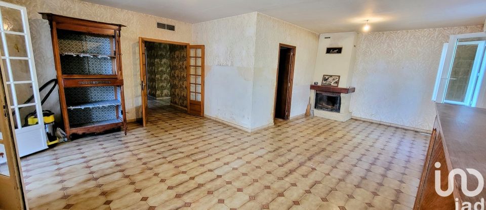 House 7 rooms of 180 m² in Linars (16730)