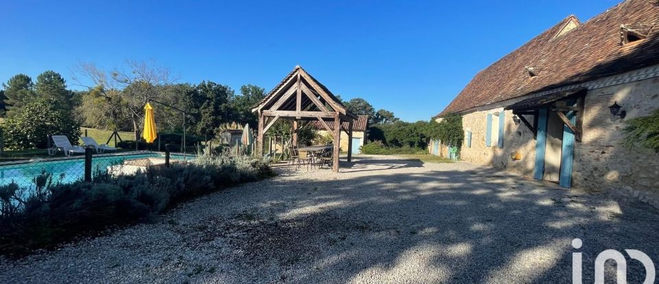 Longère 8 pièces de 196 m² à Église-Neuve-d'Issac (24400)