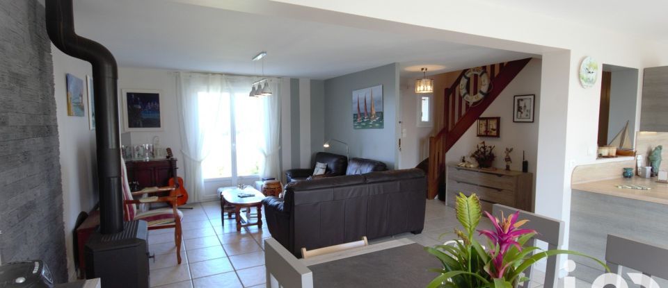 House 6 rooms of 153 m² in Petit-Caux (76370)