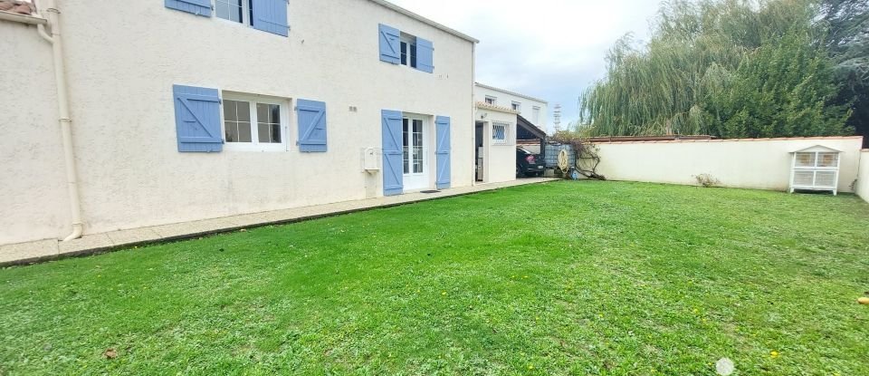 Maison 7 pièces de 175 m² à Saint-Xandre (17138)