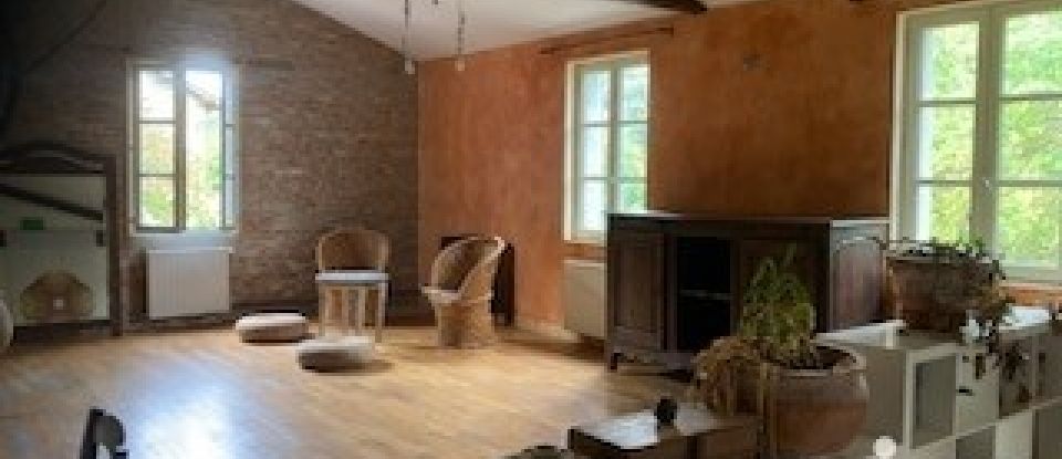 Maison traditionnelle 7 pièces de 250 m² à Moissac (82200)