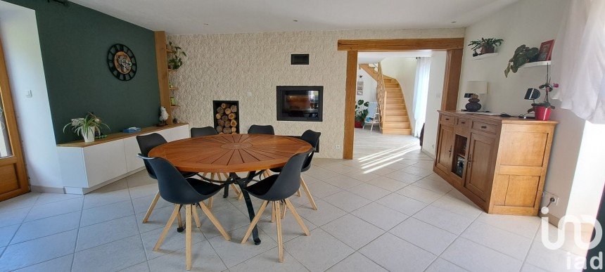 Maison 7 pièces de 160 m² à Noyal (22400)