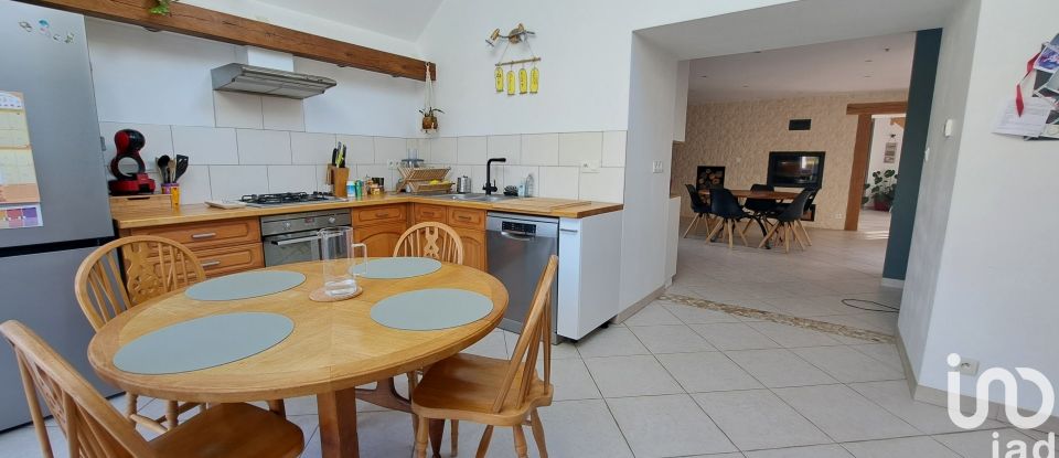 Maison 7 pièces de 160 m² à Noyal (22400)