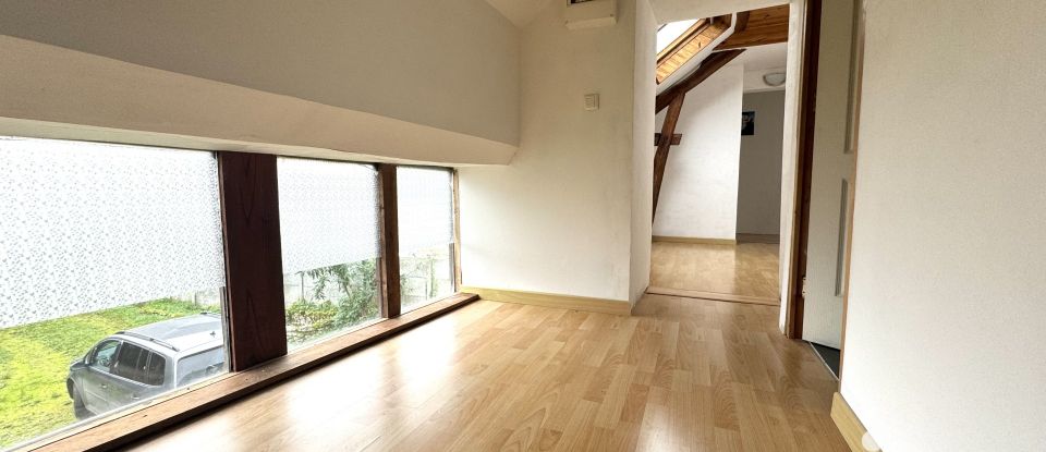 Maison 8 pièces de 180 m² à Bazoches-les-Gallerandes (45480)