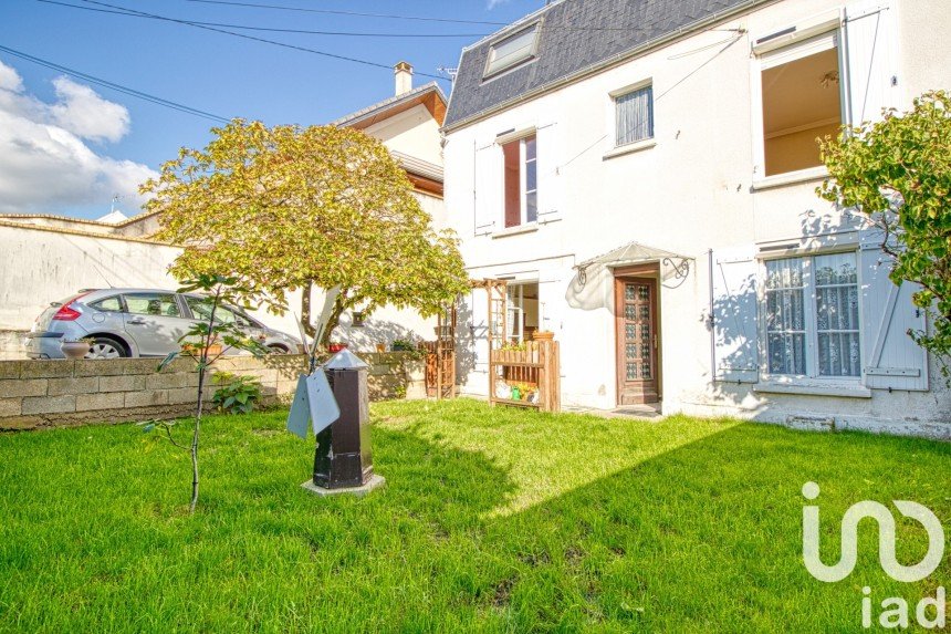 House 7 rooms of 147 m² in Carrières-sous-Poissy (78955)