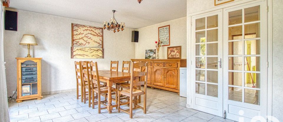 House 7 rooms of 147 m² in Carrières-sous-Poissy (78955)