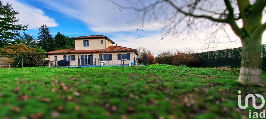 Maison 6 pièces de 140 m² à Reyrieux (01600)