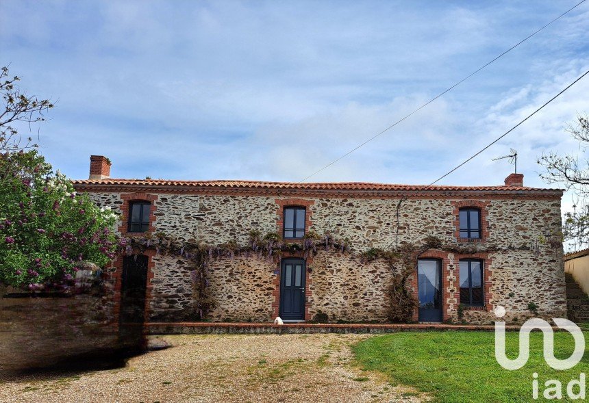 Longere 8 rooms of 147 m² in La Ferrière (85280)