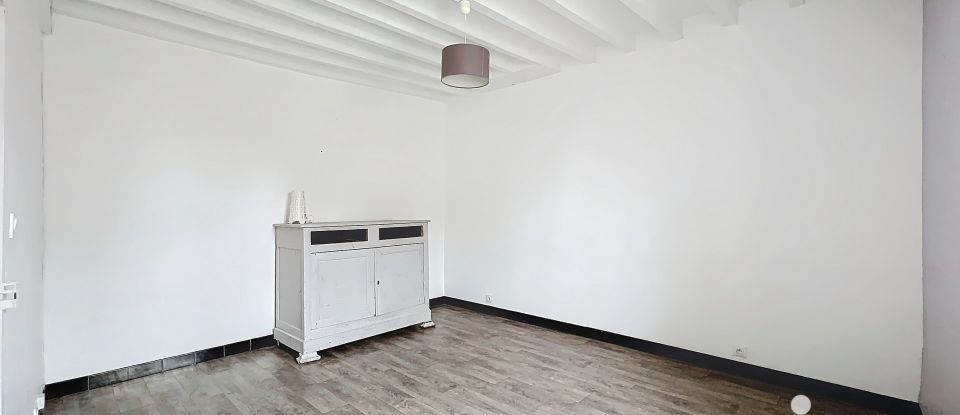 Maison 6 pièces de 136 m² à Saint-Péravy-la-Colombe (45310)