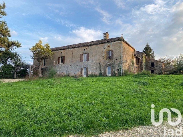 Maison de campagne 6 pièces de 196 m² à Saint-Pardoux-et-Vielvic (24170)