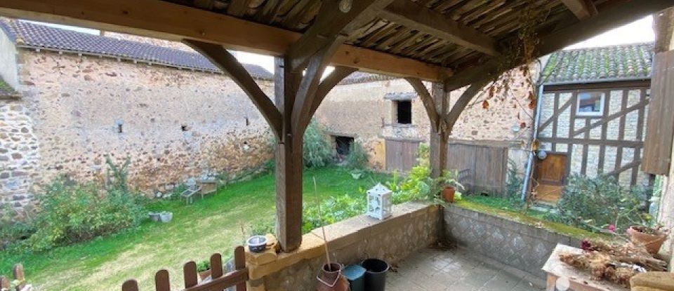 Maison de campagne 6 pièces de 196 m² à Saint-Pardoux-et-Vielvic (24170)