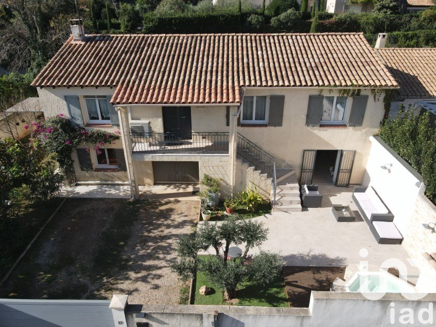 Traditional house 7 rooms of 145 m² in Maussane-les-Alpilles (13520)