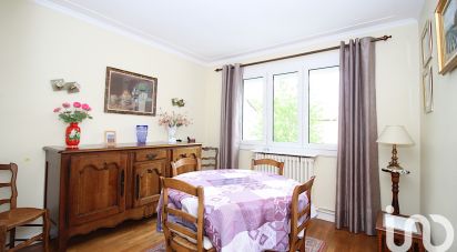 Maison traditionnelle 6 pièces de 130 m² à Le Mesnil-Saint-Denis (78320)