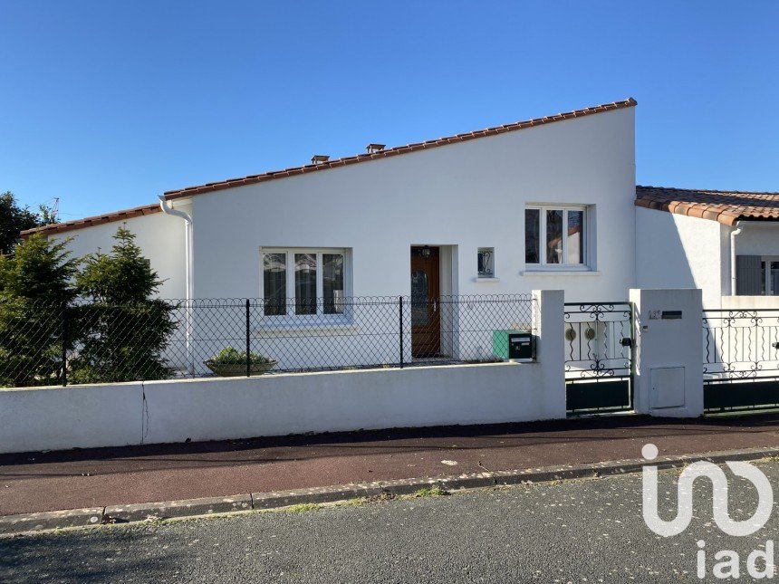 House 3 rooms of 85 m² in Royan (17200)