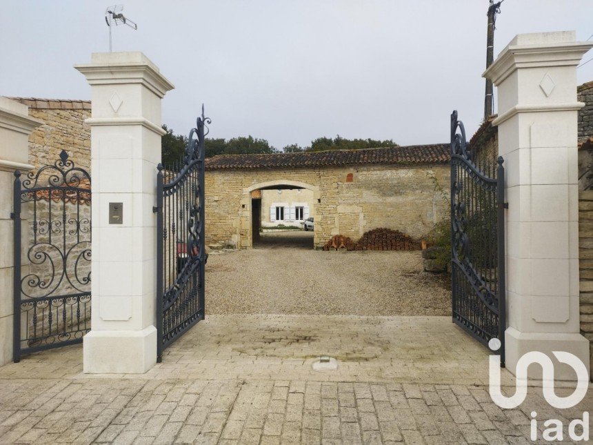 Ferme 6 pièces de 187 m² à Siecq (17490)