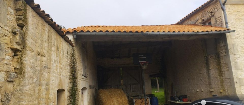 Ferme 6 pièces de 187 m² à Siecq (17490)