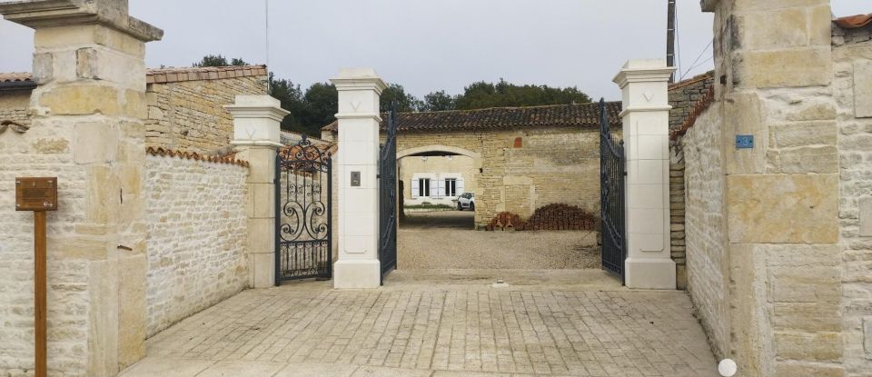 Ferme 6 pièces de 187 m² à Siecq (17490)