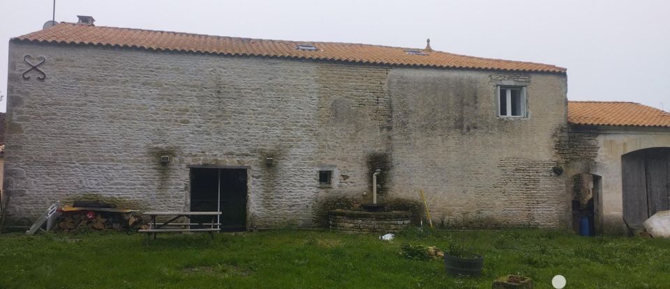 Ferme 6 pièces de 187 m² à Siecq (17490)