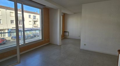 Apartment 3 rooms of 56 m² in Soyaux (16800)