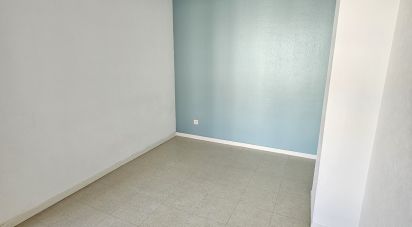 Apartment 3 rooms of 56 m² in Soyaux (16800)