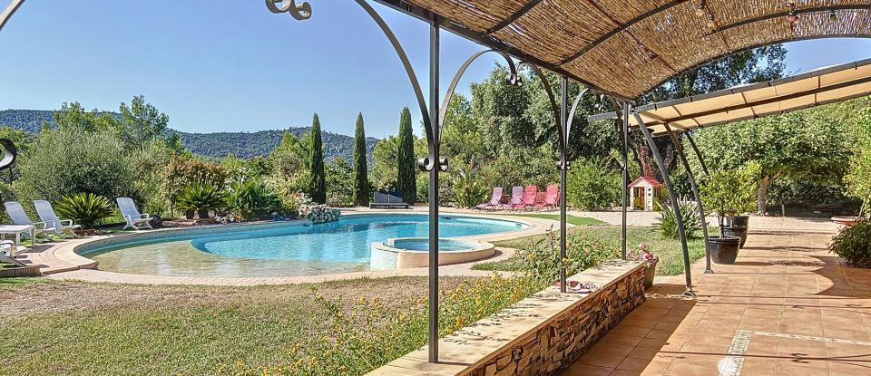 Maison 7 pièces de 220 m² à Pierrefeu-du-Var (83390)