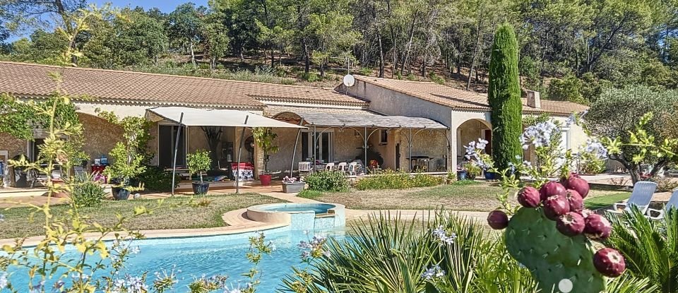 Maison 7 pièces de 220 m² à Pierrefeu-du-Var (83390)