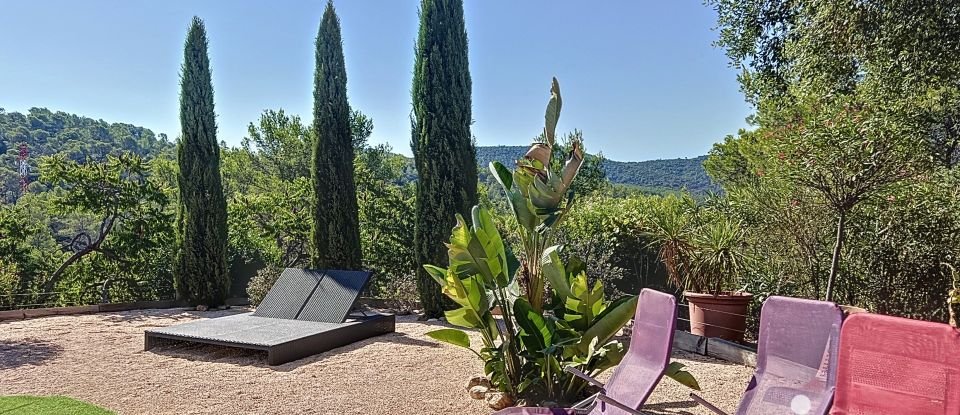 Maison 7 pièces de 220 m² à Pierrefeu-du-Var (83390)