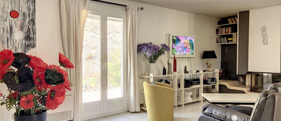 Maison 7 pièces de 220 m² à Pierrefeu-du-Var (83390)