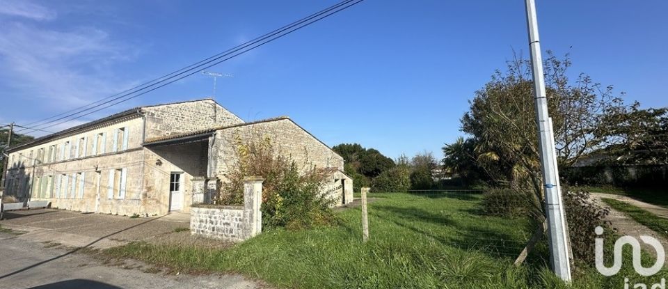 Traditional house 8 rooms of 174 m² in Tesson (17460)