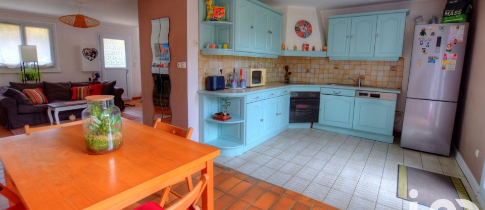 House 4 rooms of 82 m² in Saint-Pierre-du-Perray (91280)