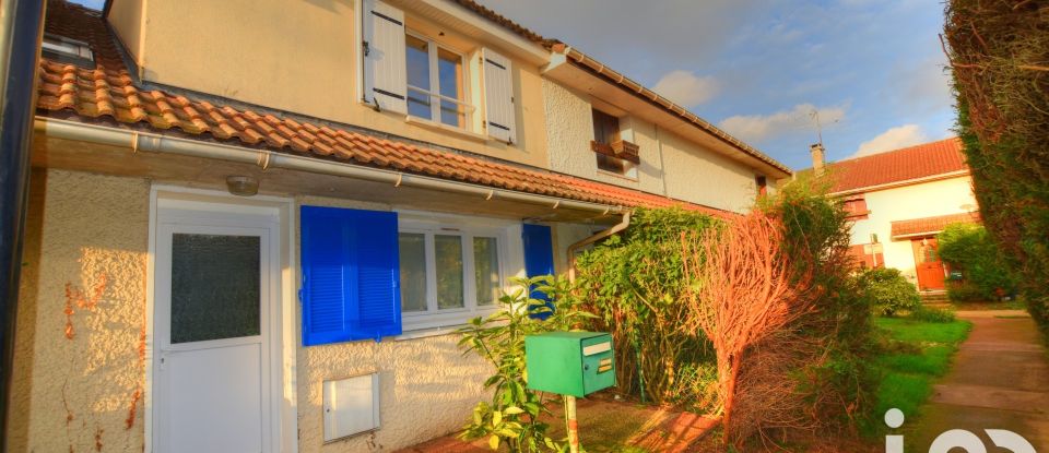 House 4 rooms of 82 m² in Saint-Pierre-du-Perray (91280)