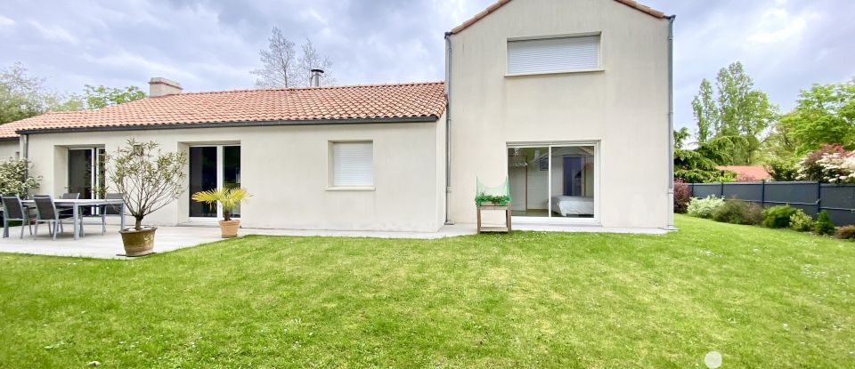 Maison 7 pièces de 196 m² à Basse-Goulaine (44115)