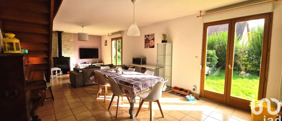 House 4 rooms of 137 m² in Le Bec-Hellouin (27800)