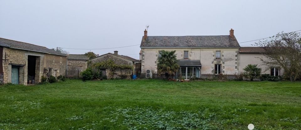 Maison de campagne 5 pièces de 124 m² à Saint-Léger-de-Montbrun (79100)