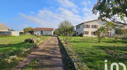 Village house 8 rooms of 180 m² in Les Adjots (16700)