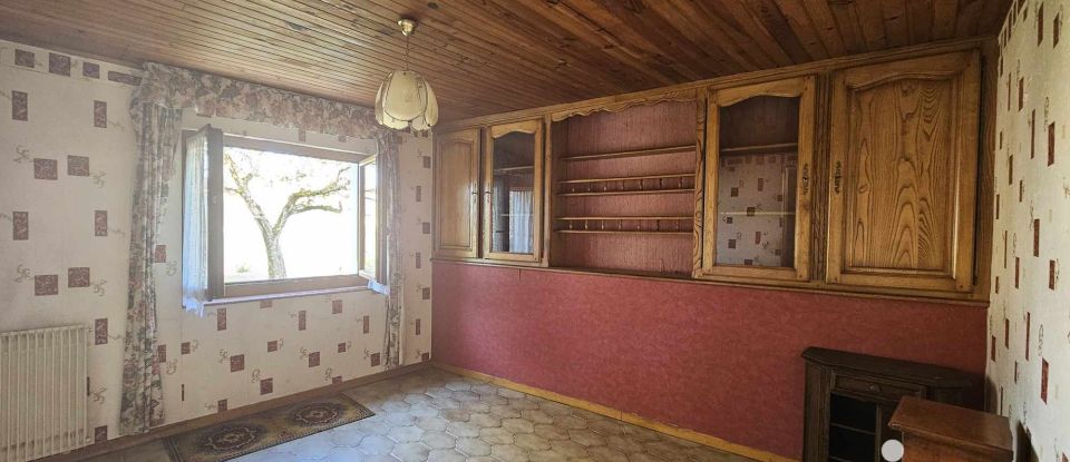 Village house 8 rooms of 180 m² in Les Adjots (16700)