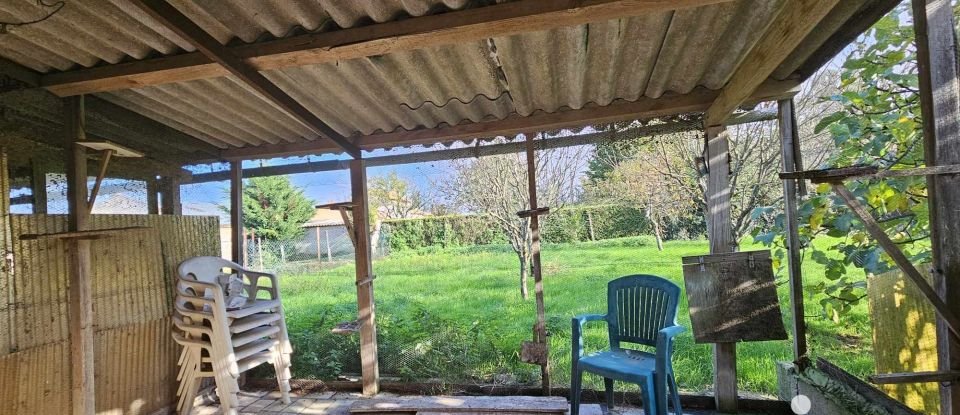 Village house 8 rooms of 180 m² in Les Adjots (16700)