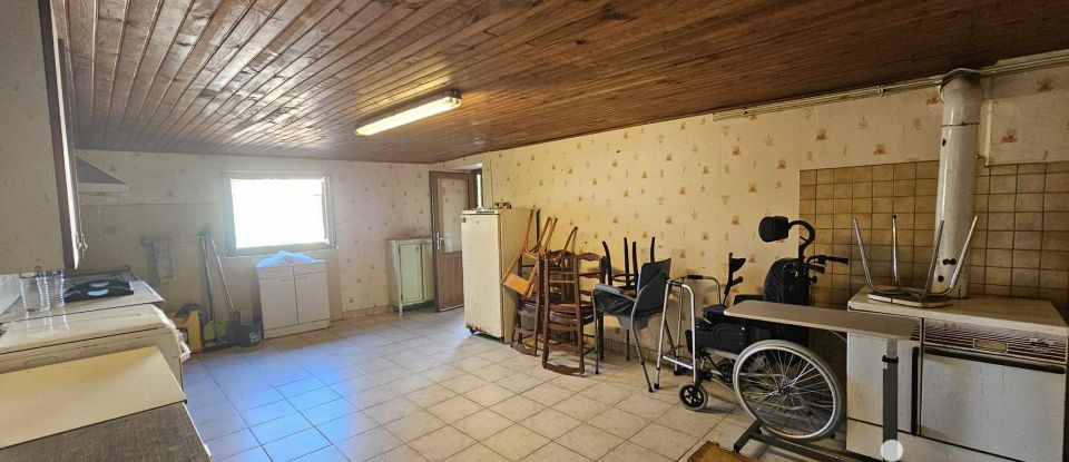 Village house 8 rooms of 180 m² in Les Adjots (16700)