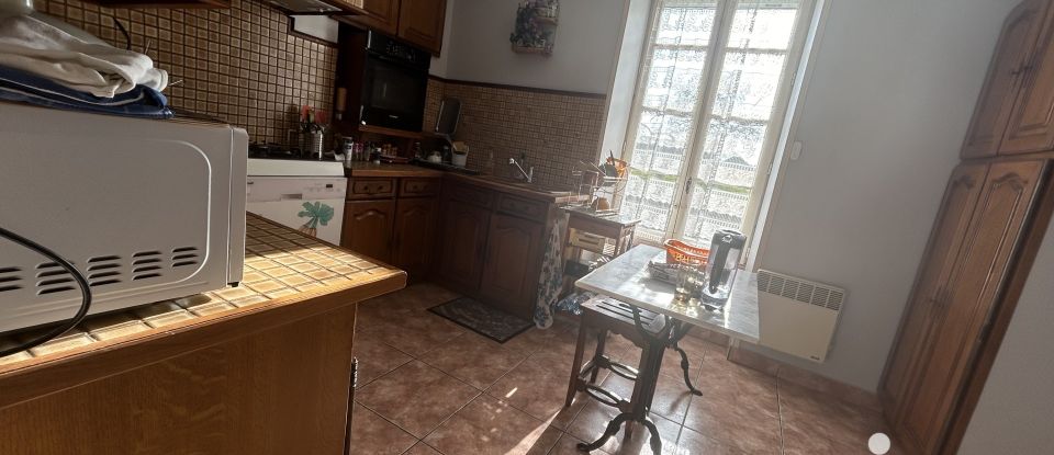 Maison 6 pièces de 184 m² à Bézenet (03170)