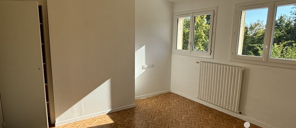 House 6 rooms of 80 m² in Saumur (49400)