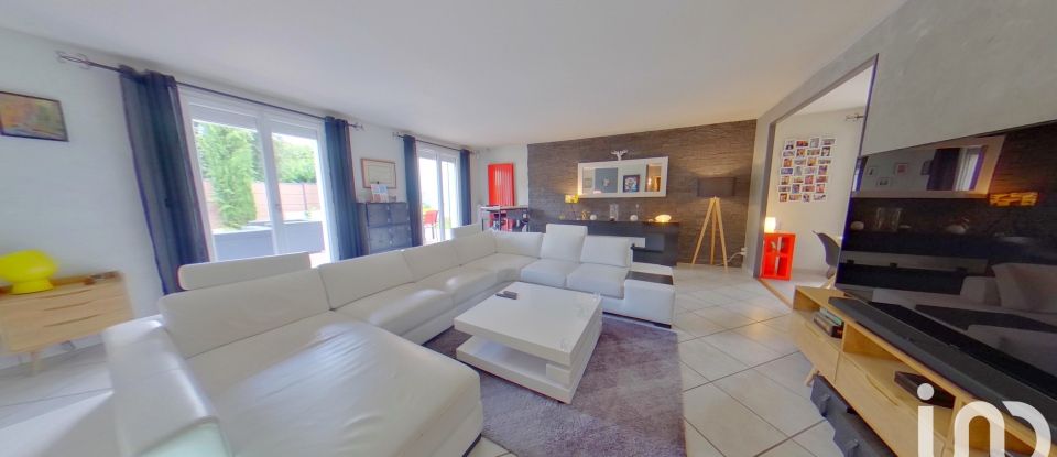 Maison 10 pièces de 250 m² à Saint-Germain-lès-Corbeil (91250)