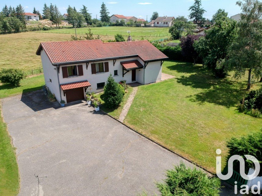 Maison traditionnelle 5 pièces de 130 m² à Soleymieux (42560)