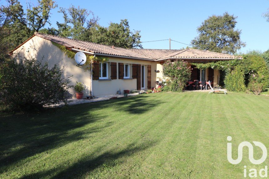 Traditional house 7 rooms of 133 m² in Montguyon (17270)