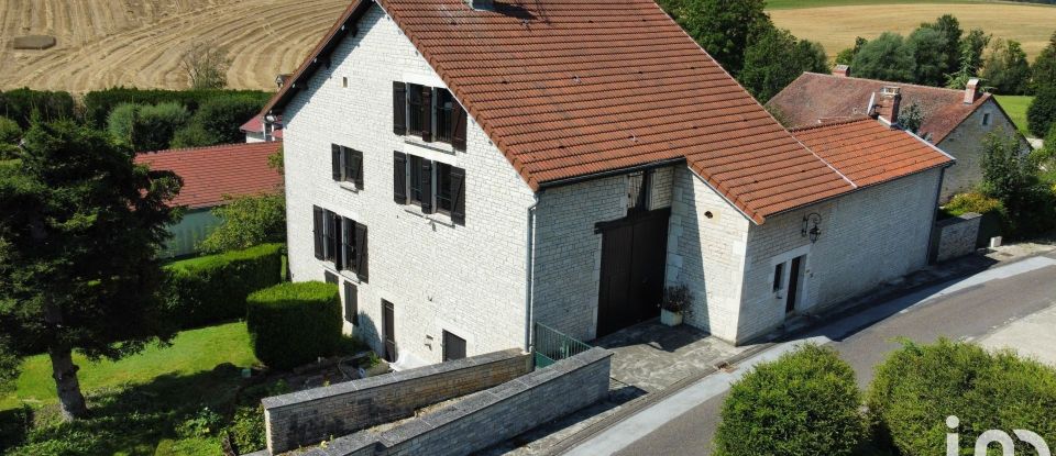 Maison 10 pièces de 357 m² à Lavilleneuve-au-Roi (52330)