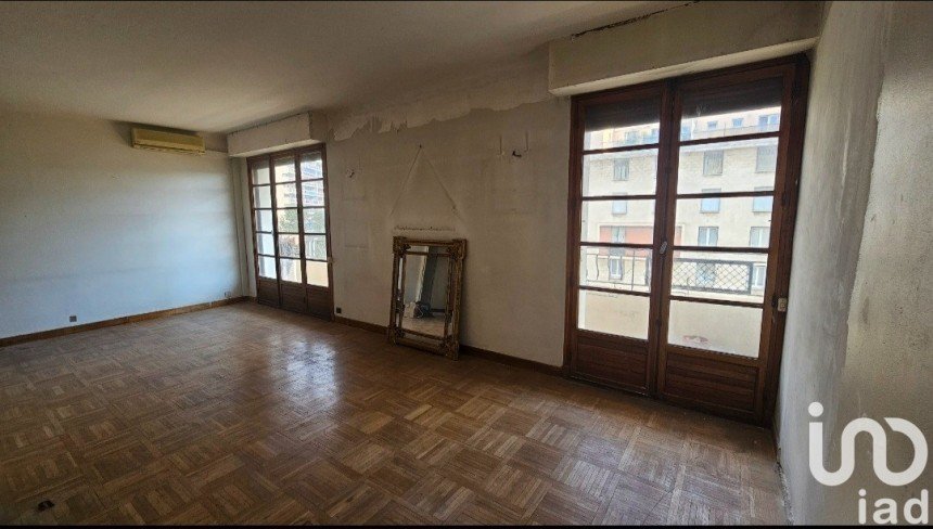 Apartment 3 rooms of 77 m² in Marseille (13006)