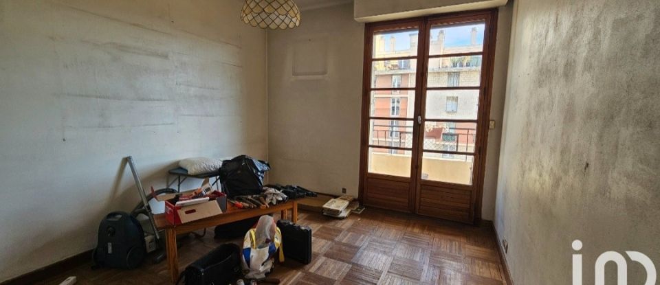 Apartment 3 rooms of 77 m² in Marseille (13006)